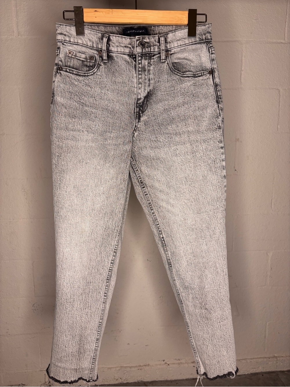 Aeropostale Women's Gray Denim Mom Jeans High Rise Frayed Hem Size 11/12 (US)